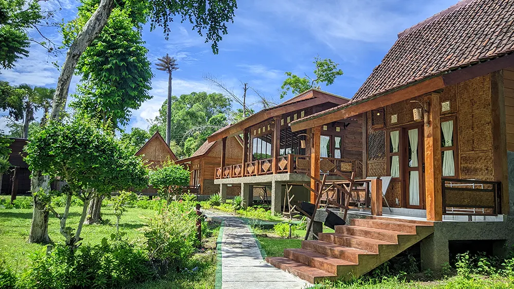 where to stay in g land best surf accommodation near the waves