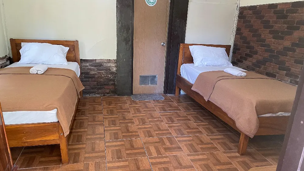 budget room accommodation near sea gland3